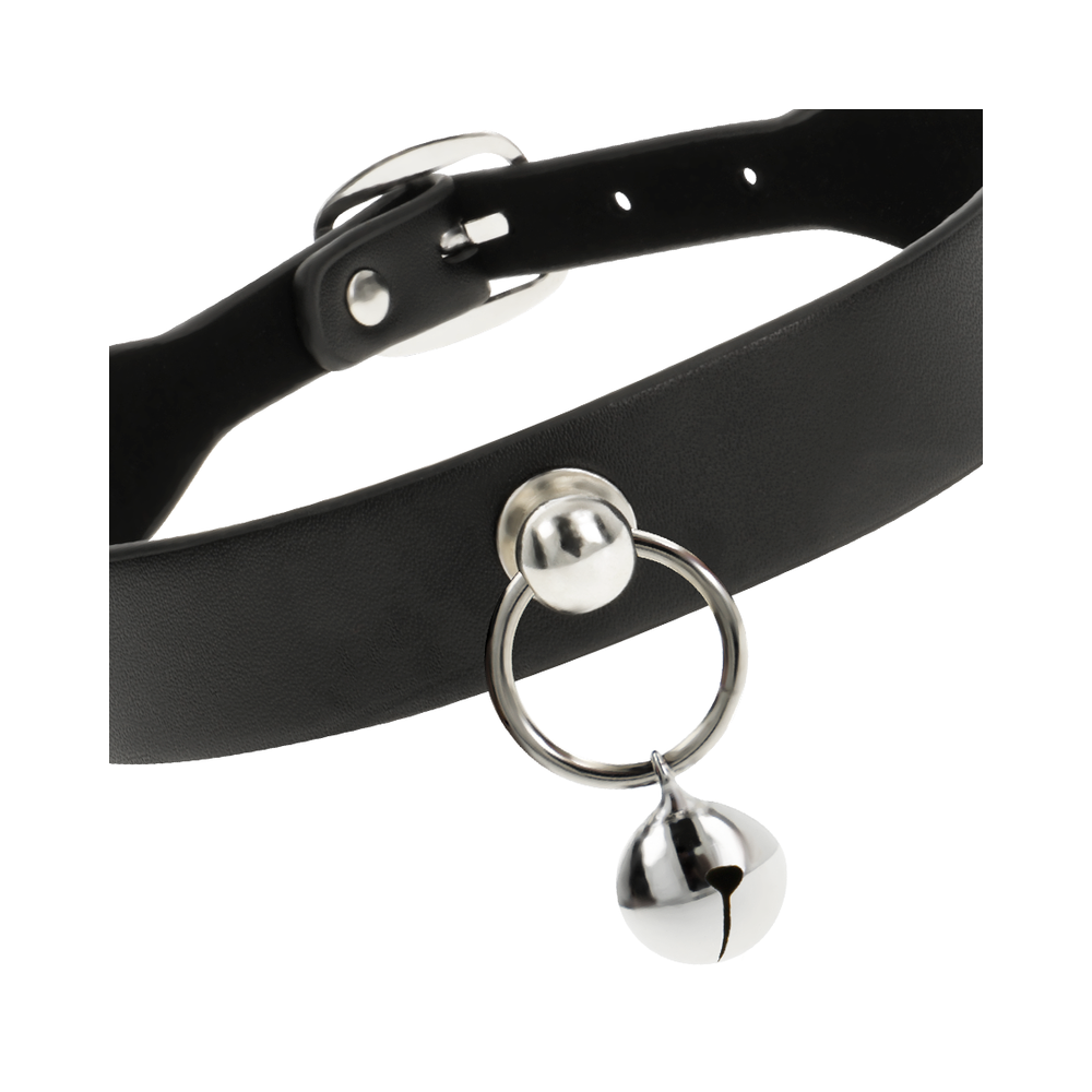Choker cuero vegano con cascabel y aro.