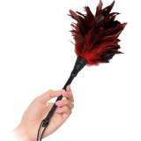 Plumero Frisky Negro y Rojo