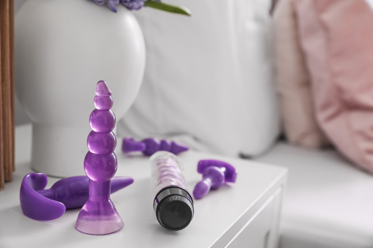 Plug Anal vs. Vibrador Anal: ¿Cuál elegir para tocar el cielo por la puerta de atrás?