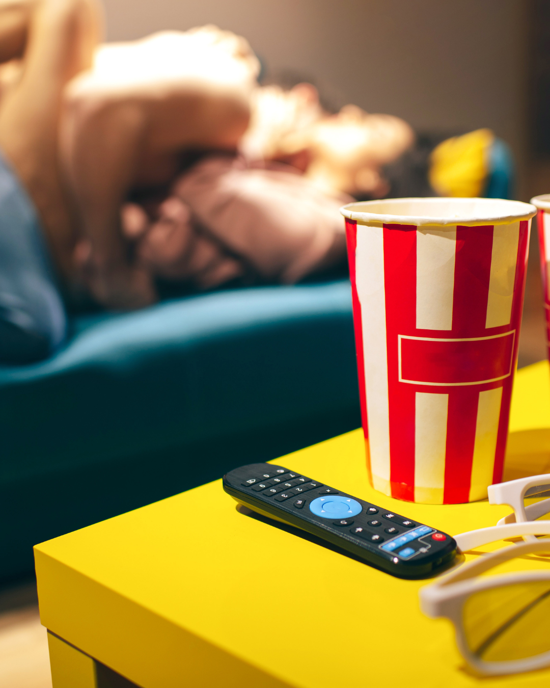 Tener sexo en el sofá: comodidad, risas y un poco de malicia